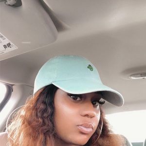 Meet your Posher, Kyia